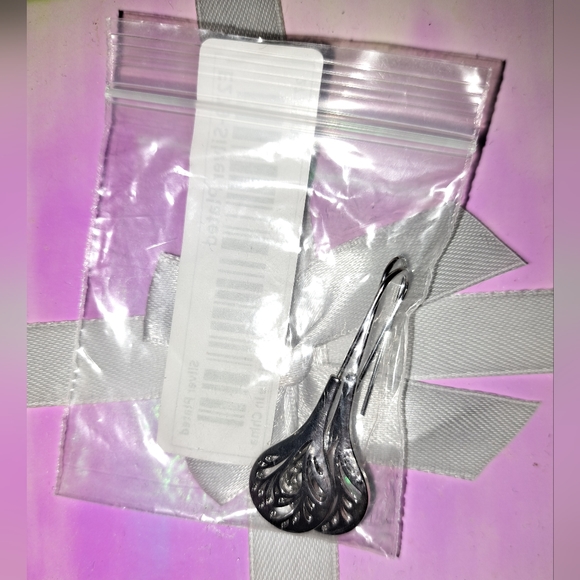 Earrings - Picture 6 of 10